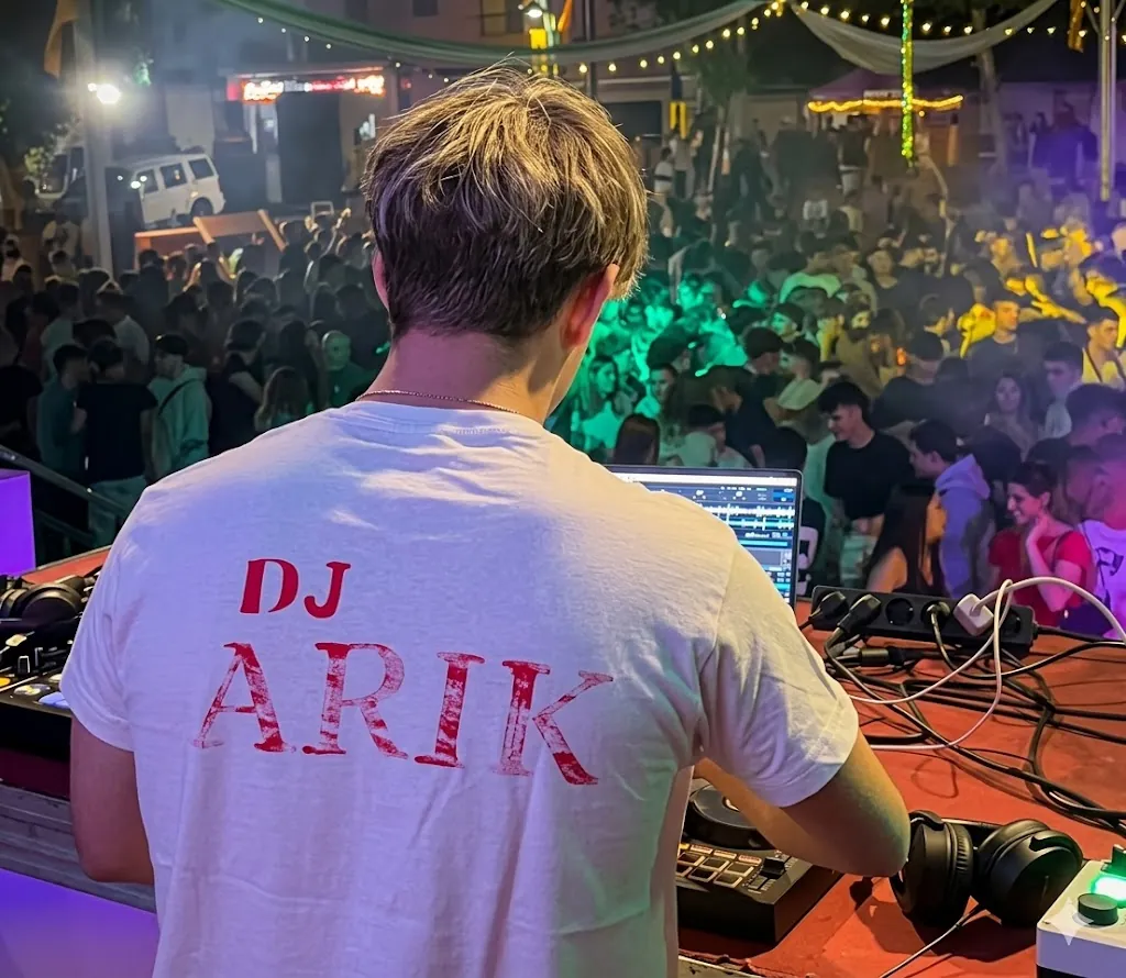 DJ Arik a una festa major